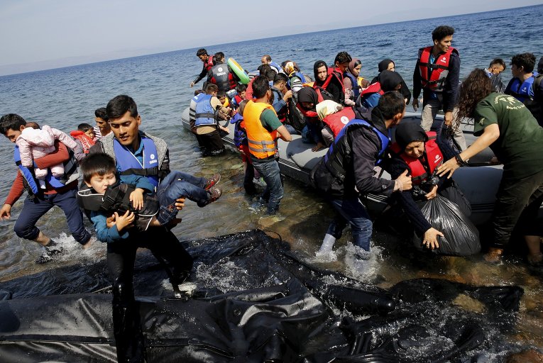 Мигранты из Афганистана на греческом острове Лесбос.