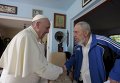Папа Римский Франциск встретился с бывшим президентом Кубы Фиделем Кастро в Гаване, Куба.