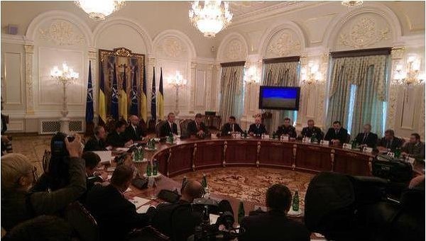 Заседание СНБО при участии Петра Порошенко и генсека НАТО Йенса Столтенберга