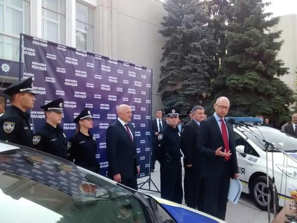 Аваков и Яценюк дали стар набору в патрульную полицию Полтавы