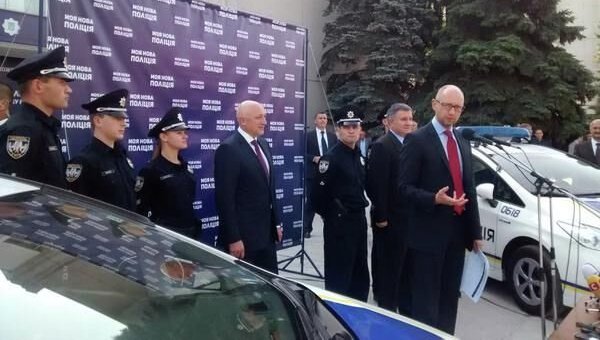 Аваков и Яценюк дали стар набору в патрульную полицию Полтавы