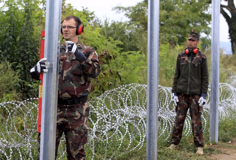 Венгрия строит забор от мигрантов на границе с Хорватией