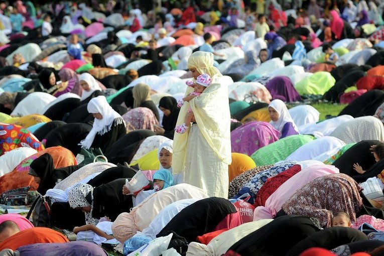 Мусульмане отмечают праздник Курбан-байрам