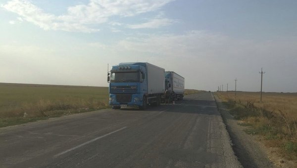 Грузовики на границе с Крымом