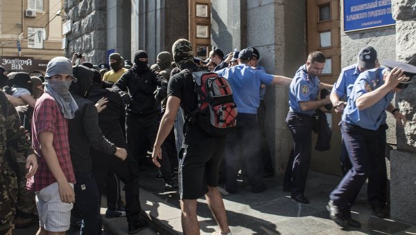 Столкновения у здания Горсовета Харькова