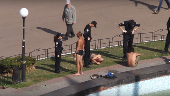 Полиция задержала пьяную компанию в фонтане на Дворце Спорта