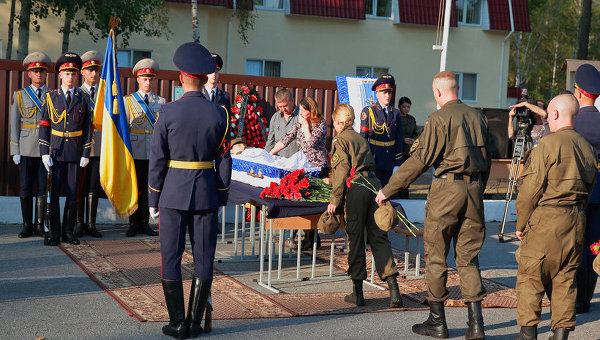 Прощание с бойцом Национальной гвардии Богданом Дацюком, погибшем в результате столкновений под Верховной Радой