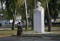 Памятник Надежде Крупской на Привокзальной площади в Дарнице, Киев