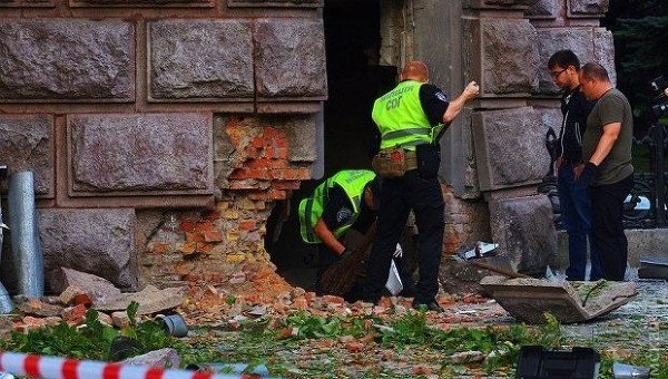 Разрушения в Одессе после подрыва здания СБУ