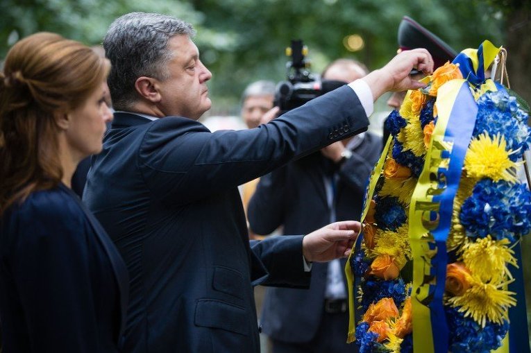 Президент Петр Порошенко вместе с супругой Мариной в Нью-Йорке почтил память жертв трагедии 11 сентября 2001 года
