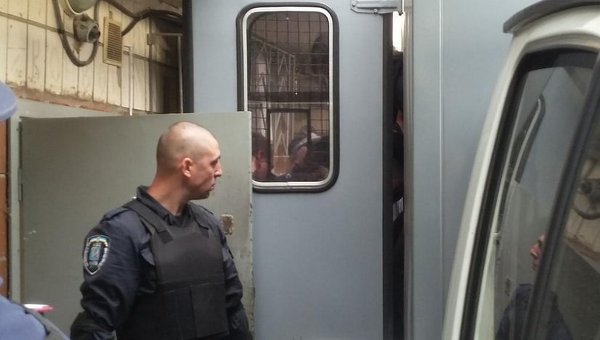 Милиция доставила россиян Александрова и Ерофеева в Голосеевский суд Киева