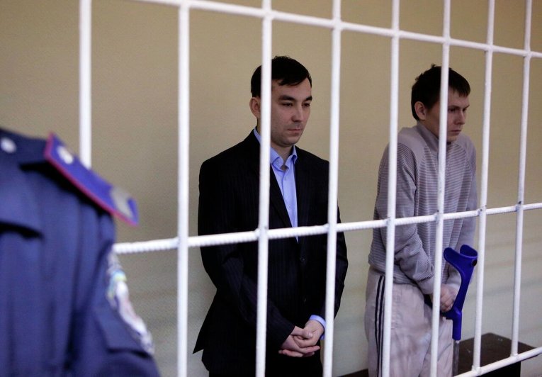 Россияне Евгений Ерофеев и Александр Александров в зале Голосеевского районного суда Киева.