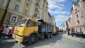 В Киеве жители микрорайона Воздвиженка перекрыли движение транспорта