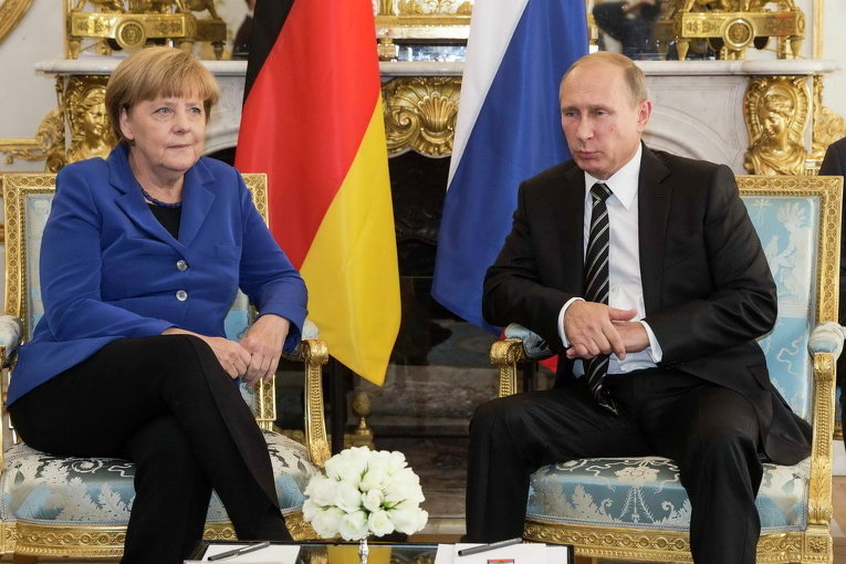 Канцлер Германии Ангела Меркель и президент РФ Владимир Путин на встрече нормандской четверки в Париже