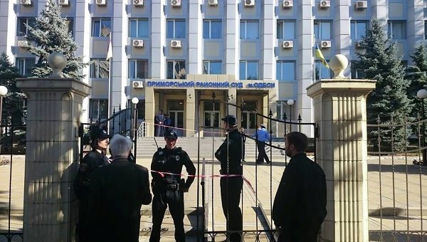Правоохранители проверяют сообщение о минировании Приморского райсуда Одессы