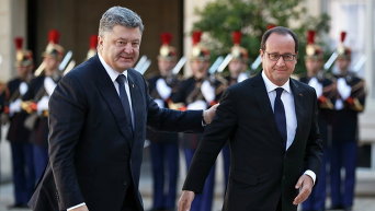 Президент Петр Порошенко и президент Франции Франсуа Олланд на встрече нормандской четверки в Париже. Архивное фото