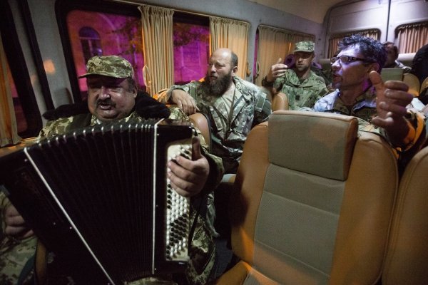 Военные священники прибыли в Киев из зоны АТО