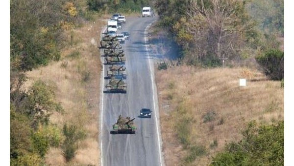 Отвод танков ЛНР из Луганска