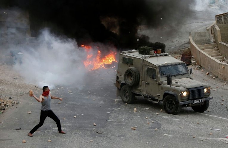 Столкновения палестинцев и израильских военных на Западном берегу реки Иордан