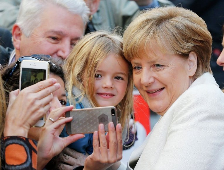 Канцлер Ангела Меркель во время празднования Дня объединения Германии.