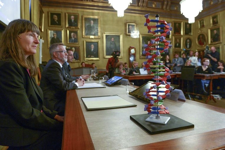 Члены Нобелевской Ассамблеи в ходе объявления лауреатов Нобелевской премии по химии