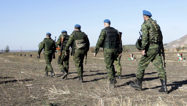 Учения ополченцев ДНР на окраине Донецка