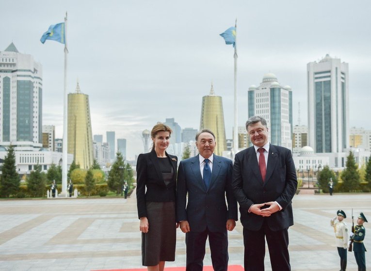 Петр Порошенко, Марина Порошенко и Нурсултан Назарбаев в Казахстане