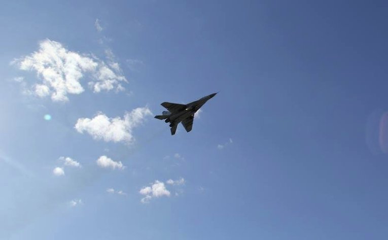 Самолеты Миг-29 и Л-39 посадили вдоль трассы Киев-Одесса