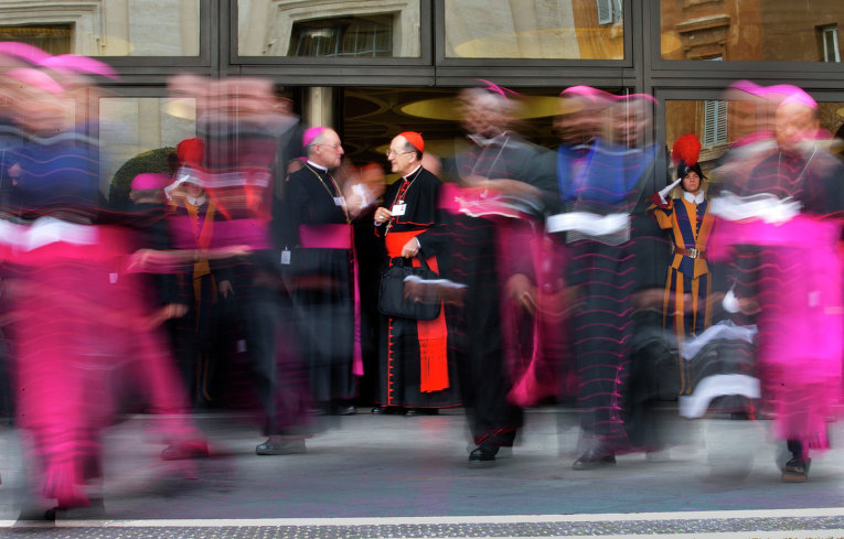 Кардиналы и епископы опокидают утреннюю сессию Синода епископов в Ватикане