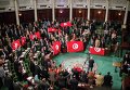 Национальное учредительное собрание празднует в 2014 году принятие новой Конституции в Тунисе. Архивное фото