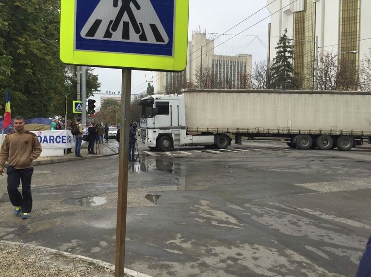 Акции протеста в Кишиневе. Блокирование движения транспорта