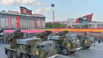 Грандиозный военный парад в честь 70-летия со дня создания Трудовой партии КНДР Пхеньяне