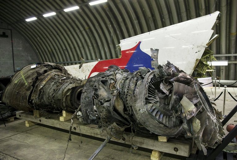 Обломки МН17 после презентации окончательного доклада Совбеза Нидерландов по крушению Boeing под Донецком