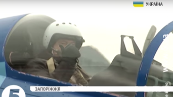 Порошенко провел испытательный полет СУ-27