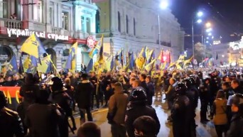 Многотысячный Марш героев в Харькове. Видео
