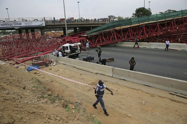 Конструкции строящегося моста обрушились в ЮАР