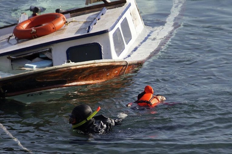Лодка мигрантов столкнулась с греческим спасательным судном около острова Лесбос