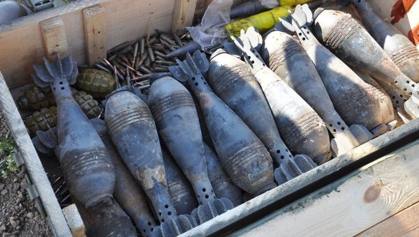 Боеприпасы для минометов и гранаты, обнаруженные в зоне проведения АТО