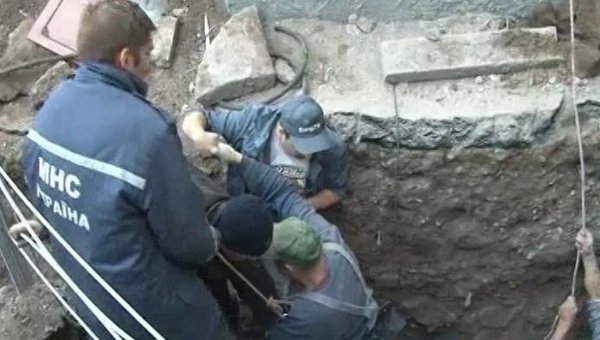 Спасение двух слесарей в Днепропетровске