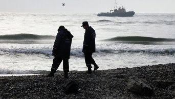 Члены спасательной команды по поиску пассажиров с катера Иволга в Одесской области