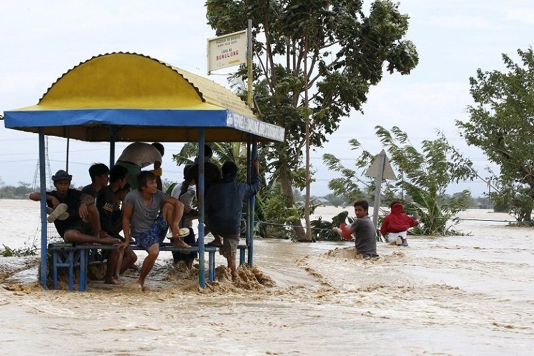 Наводнение в результате тайфуна Коппу на Филиппинах