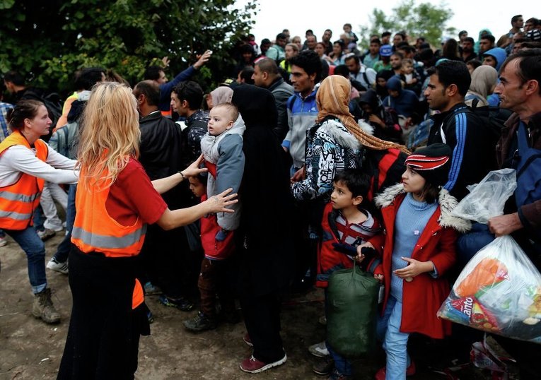Волонтеры обеспечивают безопасность для мигрантов в пограничной линии между Сербией и Хорватией