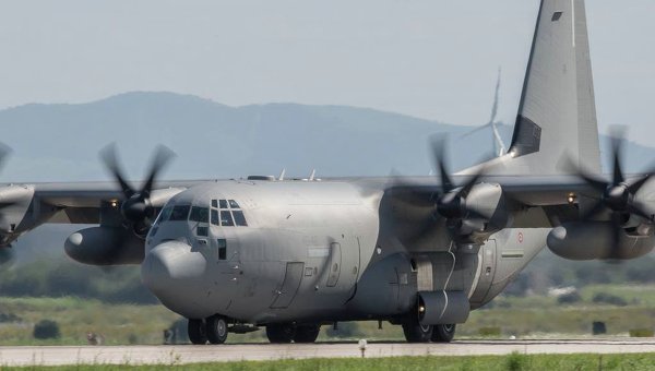 Транспортный самолет C-130 Hercules ВВС Италии. Архивное фото