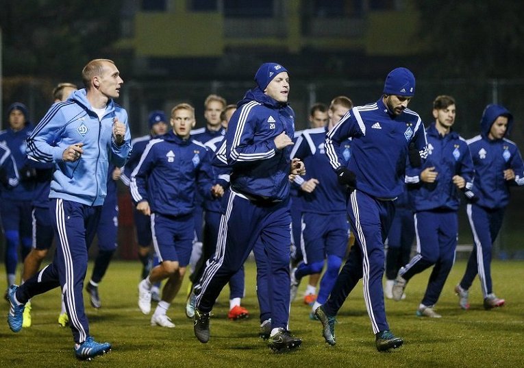Игроки киевского Динамо перед игрой с Челси