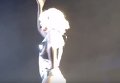 У Бритни Спирс расстегнулся на сцене полупрозрачный комбинезон. Видео