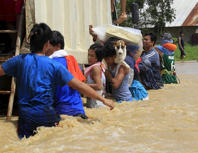 Последствия тайфуна Коппу, который пронесся Филиппинами