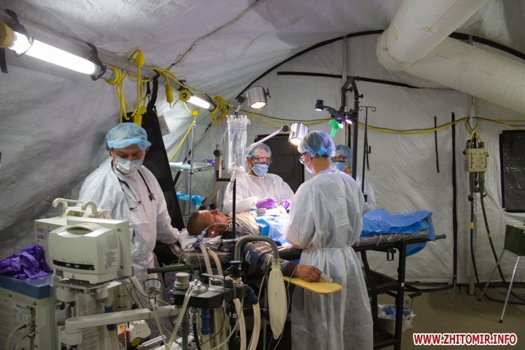 В Житомире на полигоне шведские медики обучали украинских военных тактической медицине и оказанию первой помощи