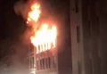 Катастрофический пожар на пятом этаже дома в районе Челси Нью-Йорка. Видео