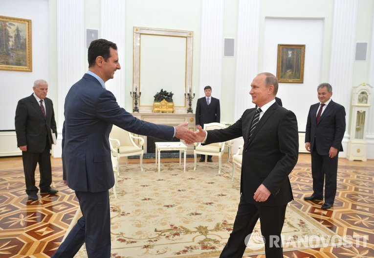 Президент России Владимир Путин и президент Сирии Башар Асад (справа налево на первом плане)