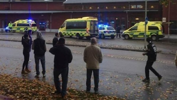 На месте нападения неизвестного на школу в шведском городе Тролльхеттан